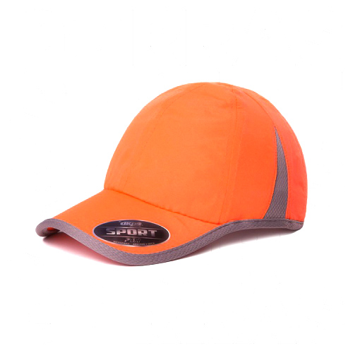 D000701, Gorra Sport. 6 Gajos. Respiraderos laterales triangulares de jersey. Contorno lineal en contraste. Ajuste de velcro con hebilla plástica. Etiqueta autoadherible de modelo en visera.