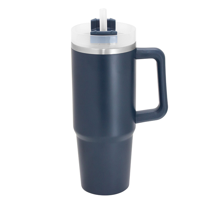 T702, Mug térmico MAGNO. Capacidad 880 ml. Acero inoxidable y PP. Mug doble pared, sellado al vacío con sorbete. Tecnología Vacuum. Interior en acero 304 y exterior en acero 201. Gran Mug doble pared con sorbete. Tapa plástica transparente a rosca con anillo de silicona. Cierre giratorio porta sorbete. Sorbete plástico translucido. Pintura exterior con acabado mate. Mantiene hasta 12 hs la temperatura de las bebidas calientes y 24 hs de las bebidas frías. Presentación en caja de regalo kraft.