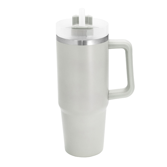 T702, Mug térmico MAGNO. Capacidad 880 ml. Acero inoxidable y PP. Mug doble pared, sellado al vacío con sorbete. Tecnología Vacuum. Interior en acero 304 y exterior en acero 201. Gran Mug doble pared con sorbete. Tapa plástica transparente a rosca con anillo de silicona. Cierre giratorio porta sorbete. Sorbete plástico translucido. Pintura exterior con acabado mate. Mantiene hasta 12 hs la temperatura de las bebidas calientes y 24 hs de las bebidas frías. Presentación en caja de regalo kraft.