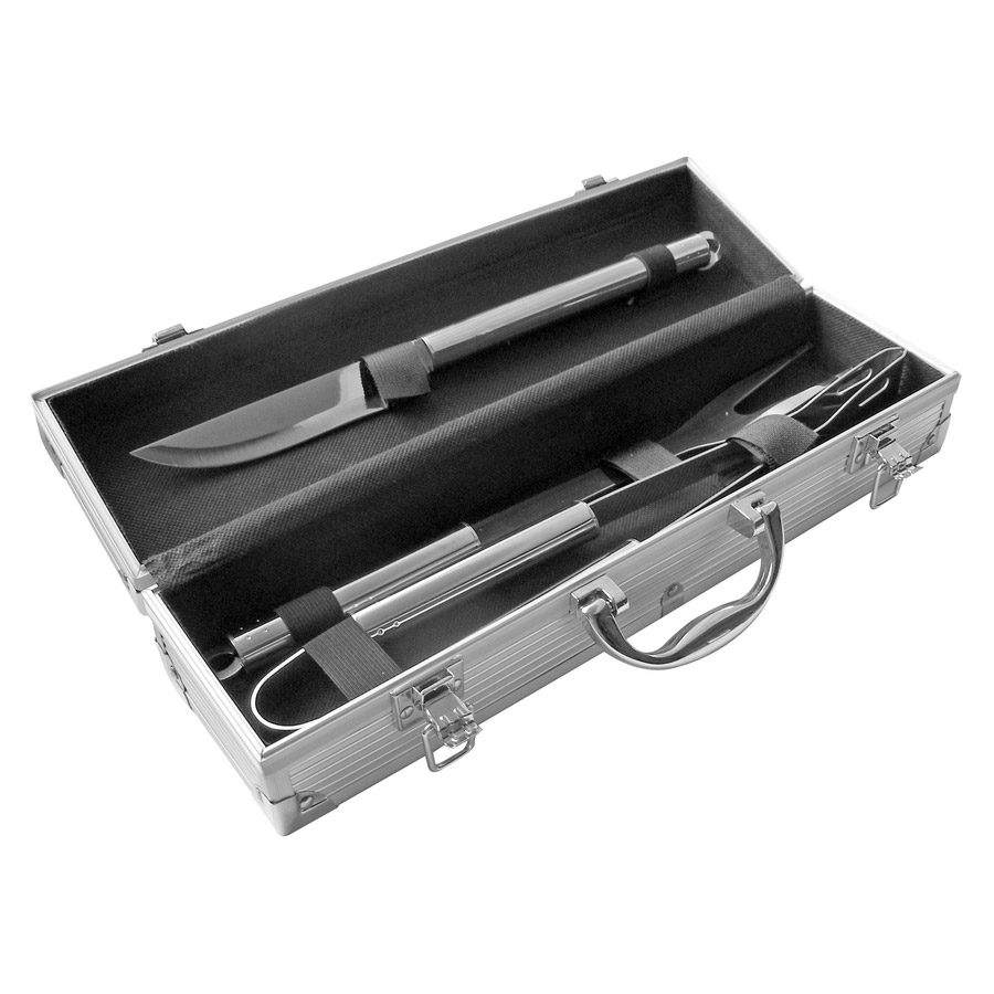 T74, Set Para Asado METAL BOX. Acero inoxidable. Set de 3 piezas: cuchillo parrillero, tenedor parrillero y pinza. Caja contenedora de aluminio con manija para transportar. Apertura completa. Cierres metálicos. Plaqueta para grabado.