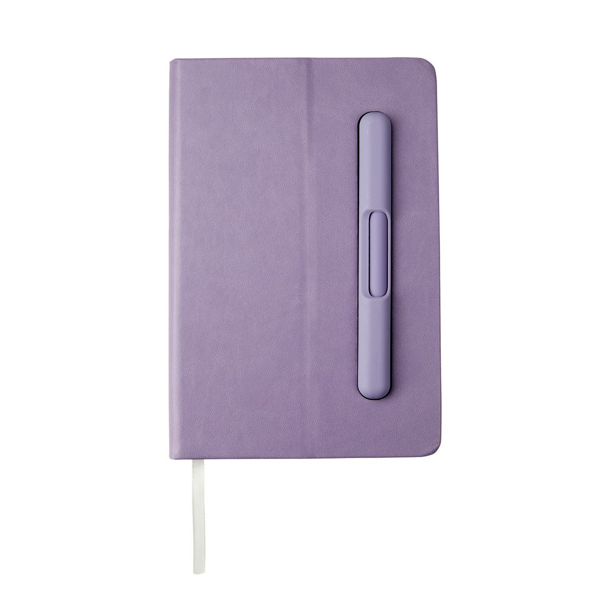 HL 9064, Libreta LYRIKA. Libreta con 96 hojas a raya. Pasta plegable que funciona como base para smartphone. Cubierta rígida de curpiel que incluye un bolígrafo desmontable y listón separador de hojas. Con este práctivo set, estarás siempre listo para capturar tus ideas en cualquier momento.