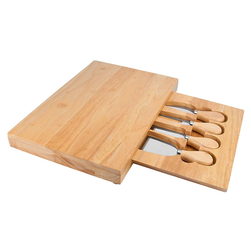 PWT 110, SET KYBURG. Set con 1 tabla y base deslizable con 3 cuchillos y 1 tenedor para quesos.