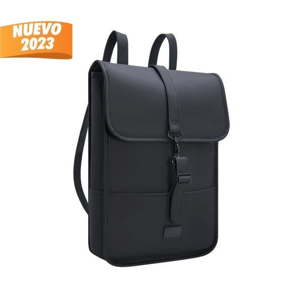 SIN 504, MOCHILA CADERNO. Mochila con bolsa principal con cerrado de broches magnéticos y gancho con correa ajustable, compartimento interior acolchado para laptop, cierre invisible para acceder o remover fácilmente placa metálica.