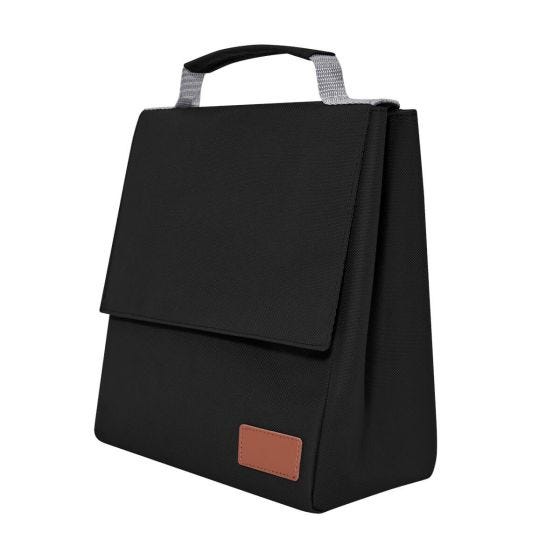 SIN 511, LONCHERA ESTEFA. Lonchera con interior metalizado. Bolsa principal estilo solapa con cerrado de velcro. Al frente, parche de curpiel. Para mayor comodidad cuenta con asa de transporte superior. Empaca tus alimentos y bebidas para el trabajo, escuela, viaje o picnic.