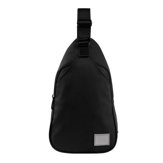 SIN 606, MOCHILA DE VIAJE PU. Mochila con compartimento principal con cierre. Bolsa interna con organizador y cremallera. Bolsillo delantero con hebilla metálica. Incluye asa ajustable.