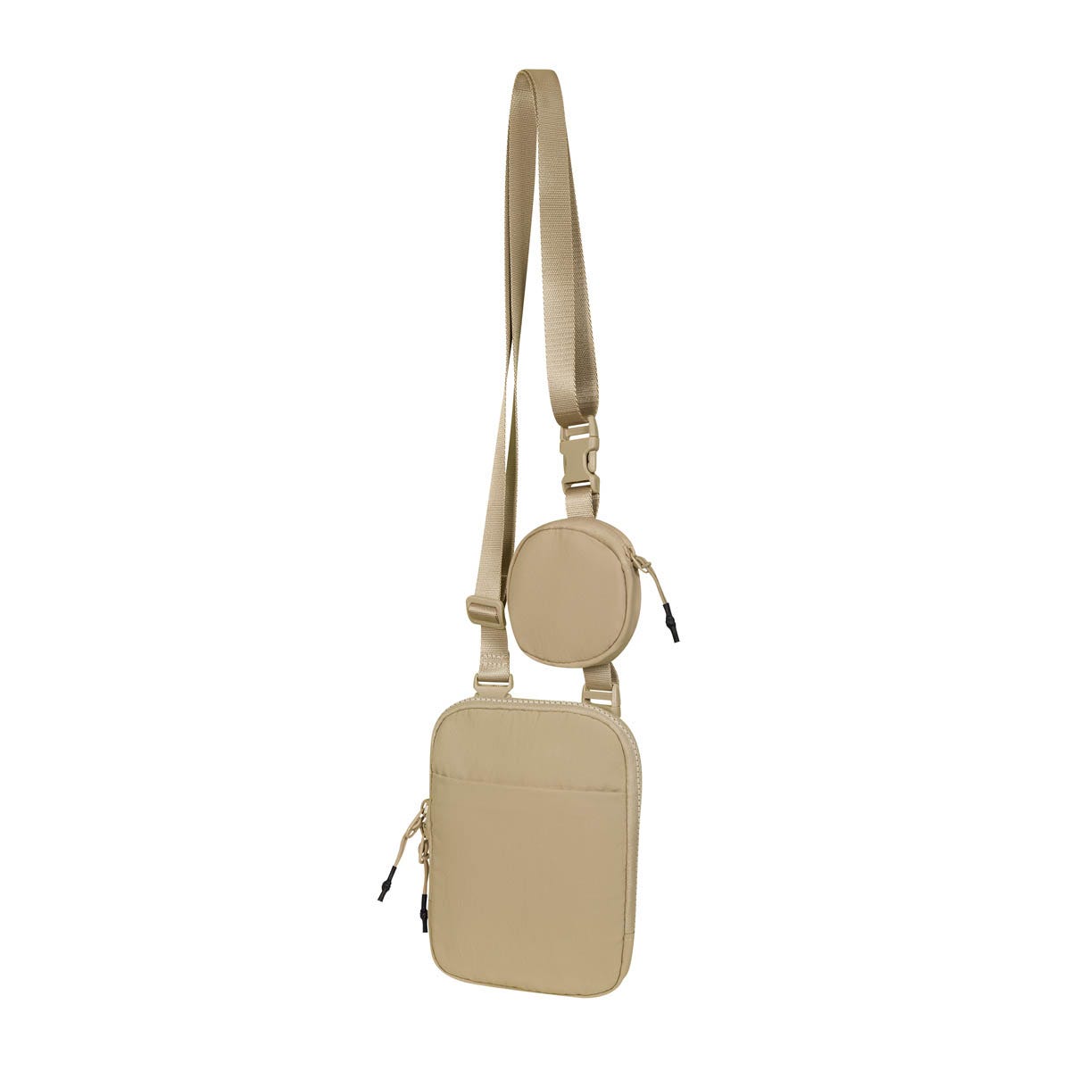 SIN 762, Mini Bolsa MICHEL. Mini bolso estilo crossbody, ideal para uso diario o viajes. Cuenta con un compartimento principal con cremallera para más seguridad y un interior con organizadores para mantener tus objetos en perfecto orden. En su exterior añade un bolsillo frontal sin cierre para acceso rápido a tus artículos esenciales. La correa ajustable para el hombro asegura un transporte cómodo y se puede fijar o retirar fácilmente con un clip de plástico. Incluye un práctico monedero que se adhiere a la correa para mayor conveniencia. Compacto y ligero, este bolso está diseñado para llevar lo esencial de manera organizada y accesible. Perfecto para pasaportes, tarjetas, dinero y pequeños accesorios.