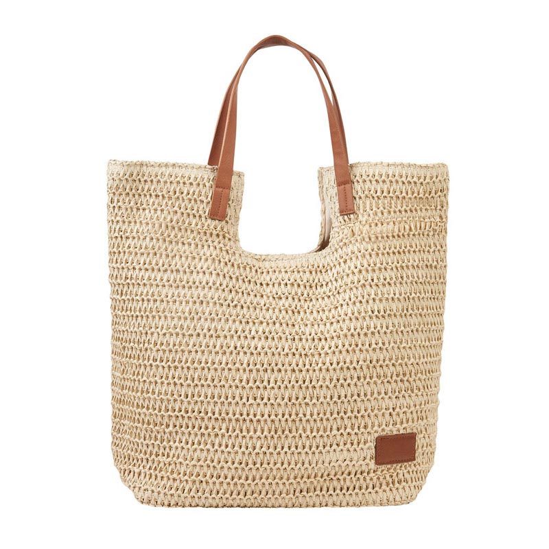 SIN 767, Bolsa CUZCO. Bolsa ideal para verano. Fabricada en paja de papel tejido. Sus elegantes asas de curpiel y cerrado con broche metálico le añaden un toque sofisticado, mientras que en su interior incluye un bolsillo con cierre.