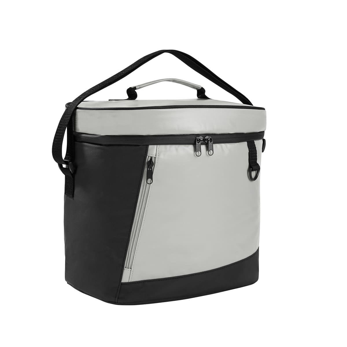 SIN 888, HIELERA KOEL. Hielera con interior y exterior plastificado impermeable. Bolsa principal y bolsillo frontal con cierre. Al frente cuenta con accesorio para colgar llaves o destapador. Incluye asa de mano y correa larga ajustable. Capacidad para 24 latas.