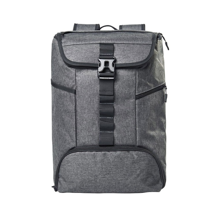 SIN 935, MOCHILA OUTDOOR TOM. Mochila con compartimento principal con cierre y broche. Bolsa superior con cierre, bolsillo lateral izquierdo con cierre y bolsillo lateral derecho simple. Compartimento inferior para calzado. Interior con compartimento para laptop y tablet. Parte trasera con acolchonado y bolsillo horizontal con cierre.