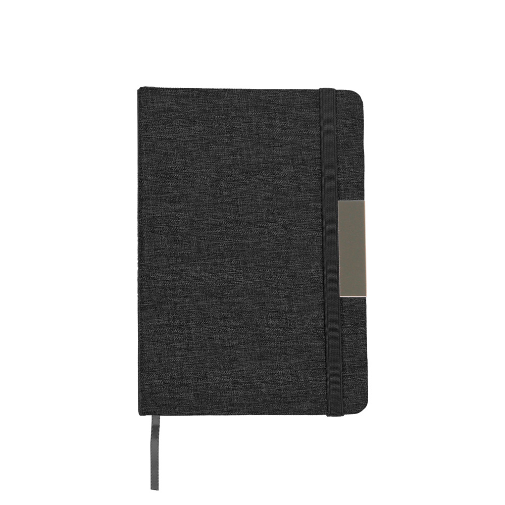 LB-078, Libreta con pasta rígida de poliéster reciclado, (RPET) con banda elástica y placa metálica. Una idea sostenible para tus notas o dibujos. Los productos fabricados en RPET son sostenibles porque utilizan materiales reciclados en su fabricación, lo que reduce la cantidad de residuos y disminuye el impacto ambiental.