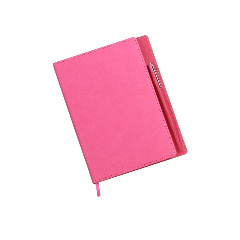 LB-082, Set de Libreta con pluma, fabricada en curpiel brillante, con separador de hojas y compartimento porta bolígrafo, cuenta con 96 hojas, peso 70g. Incluye bolígrafo roller de aluminio con barril en color a juego con la libreta.