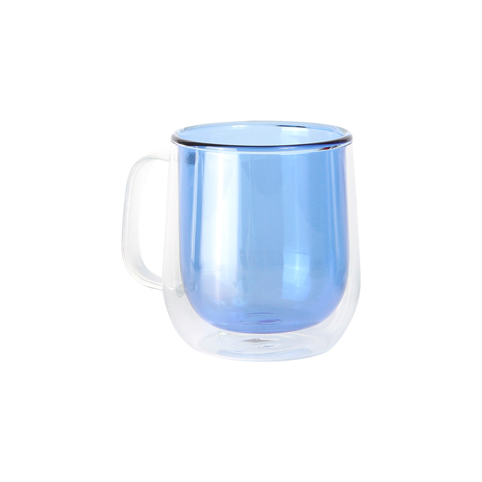 TE-124, Taza doble pared fabricada en vidrio de borosilicato, con detalle de color en la pared interna, fabricada en materiales de grado alimenticio, apta para microondas. Capacidad de 250 ml. Incluye caja de cartón individual.