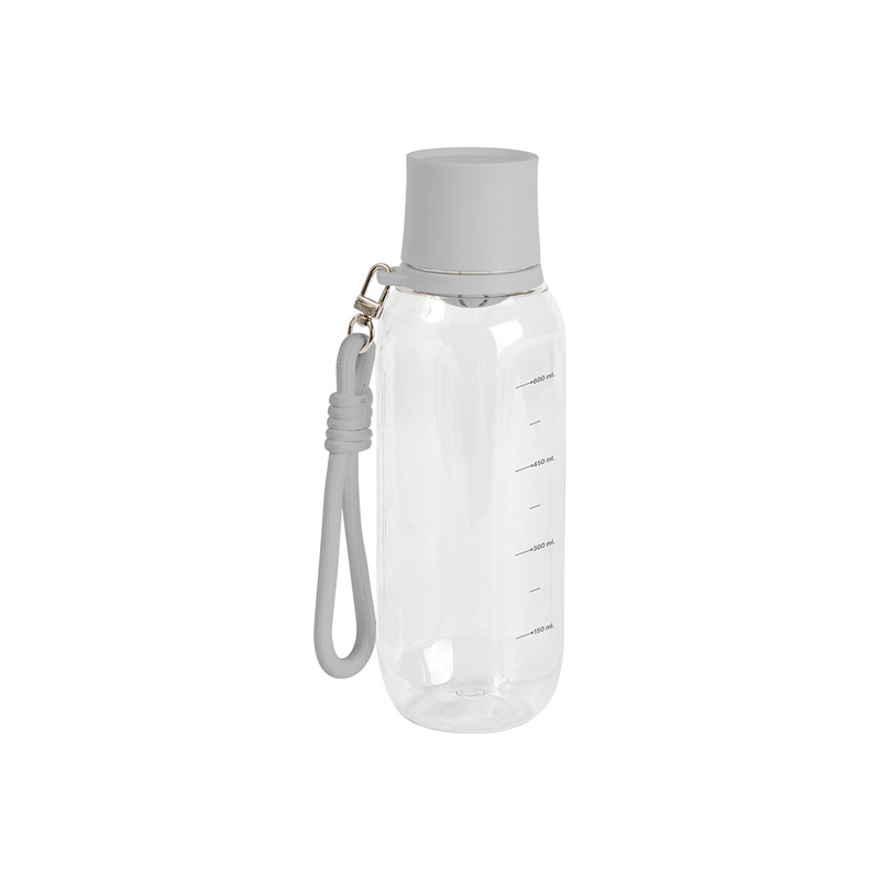 TE-217, Botella Malmó. Botella deportiva de una pared fabricada en tritán, con cuerpo transparente y tapa de color. Capacidad de 600 ml, sin filtro, con correa sujetada con arnés y escala en milímetros.