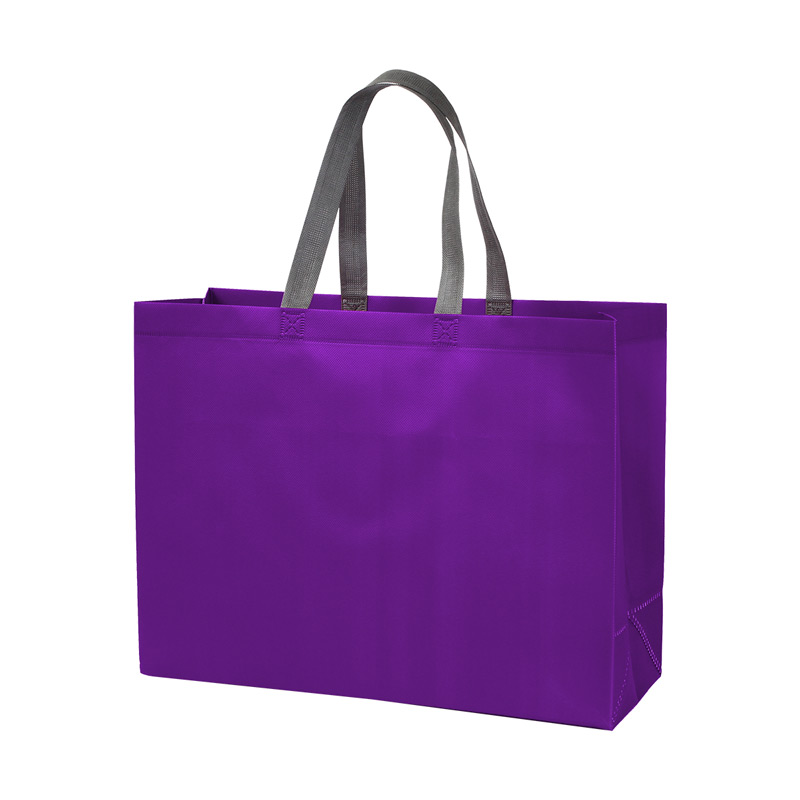 TX-222, Bolsa fabricada en tela non-woven laminado con asas superiores en color gris. El non-woven es un material duradero y de alta calidad que proporciona una barrera efectiva contra la humedad y otros elementos externos. 