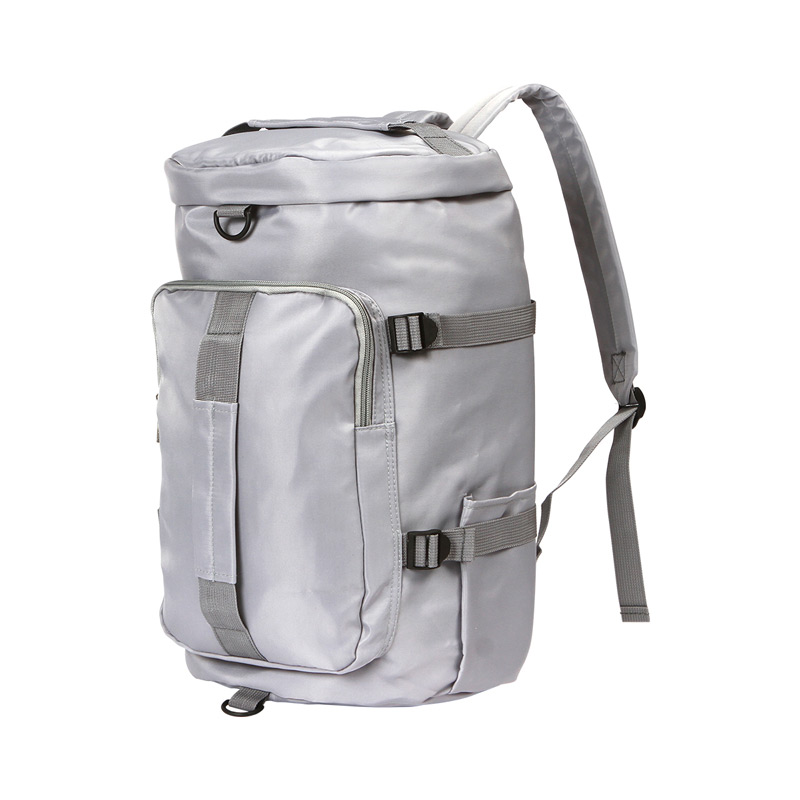 TX-273, Maleta Lihula. Mochila de viaje que incluye: Bolsillo con cremallera en la parte superior, un asa en el bolsillo principal que cuenta con tiradores. Dentro tiene un bolsillo de TPU para separación de ropa seca y húmeda, dos hebillas con cincha ajustable en dos lados, correa de hombro desmontable y ajustable y correas traseras tipo mochila ajustable.