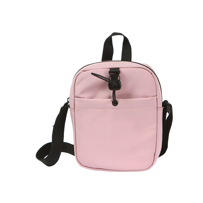 TX-291, Bolsa Roselle. Bolsa de hombro para celular, cámara y otros artículos, su diseño compacto y correa hacen de ella de fácil transportación. Cuenta con una bolsa pequeña al frente y cierre en la bolsa principal.