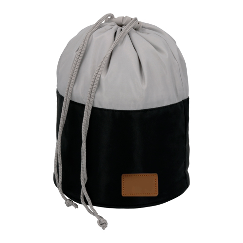 CP-068, Cosmetiquera / morral de viaje. Contiene 1 compartimento interno de malla, 1 compartimento interno de plástico y separadores de resorte.