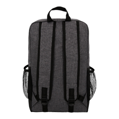 BL-123, Mochila con compartimento principal acolchonado, base reforzada con curpiel, pequeño compartimento frontal, dos mallas laterales, dos correas ajustables, asa superior y fuelle.