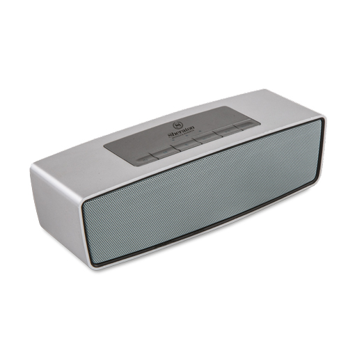 SO-006, Sistema de sonido altavoz, inalámbrico y portátil con función Bluetooth. Compatible con el ordenador, reproductores MP3/MP4 o dispositivos de audio con salida 3.5mm. Cuenta con altavoces duales y micrófono incorporado para función de llamada manos libres. Tiempo de carga: 8 hora.